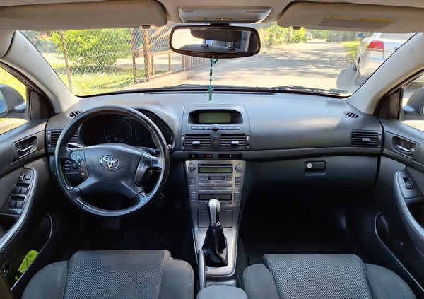Toyota Avensis cena 7500 przebieg: 398986, rok produkcji 2004 z Tychy małe 106
